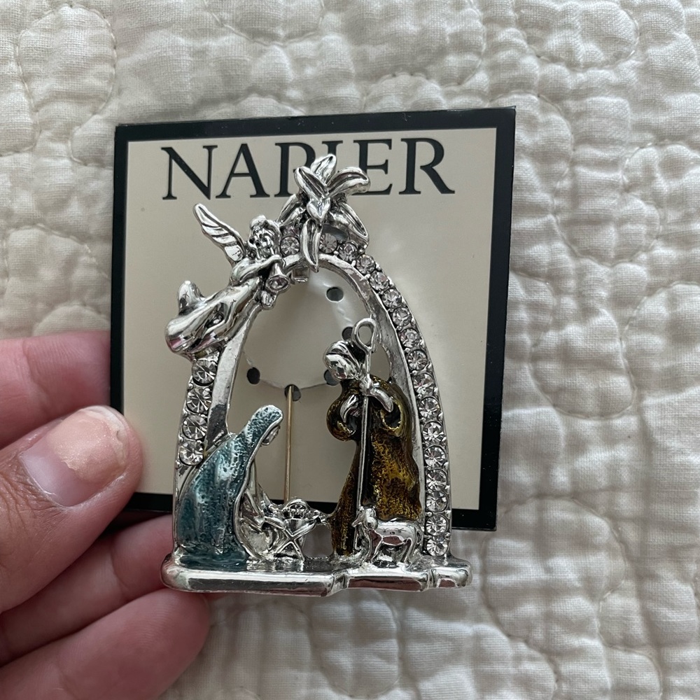 Beautiful Napier Christmas Nativity Brooch